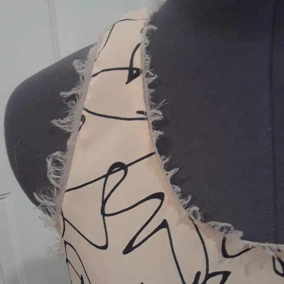 H&M Scribble Frayed Top - Picture 4 of 5